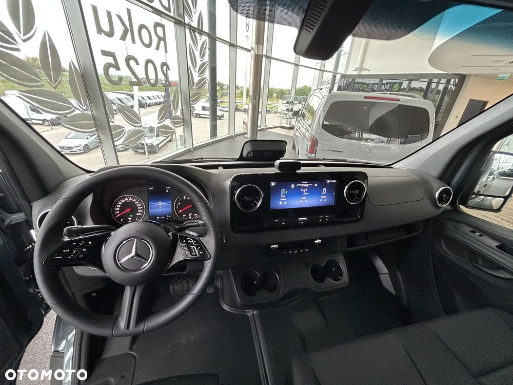 Mercedes-Benz Sprinter - 16