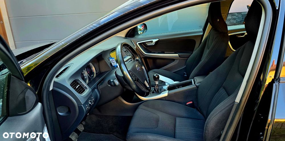 Volvo V60 T3 Edition Pro - 14