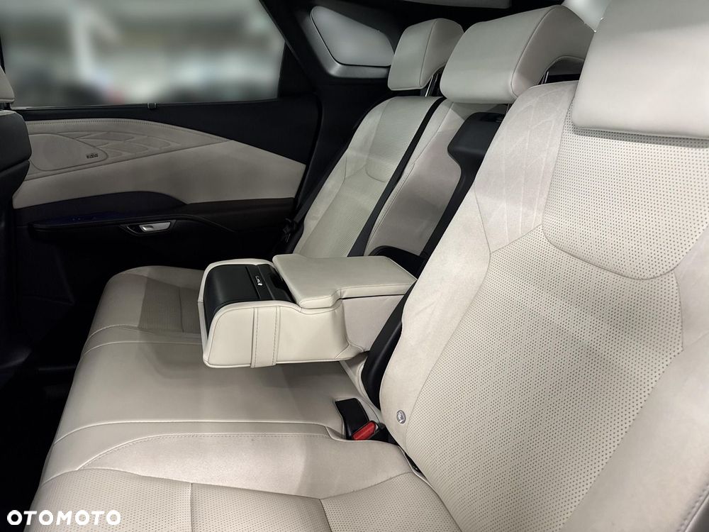 Lexus RX 450h+ Omotenashi - 11