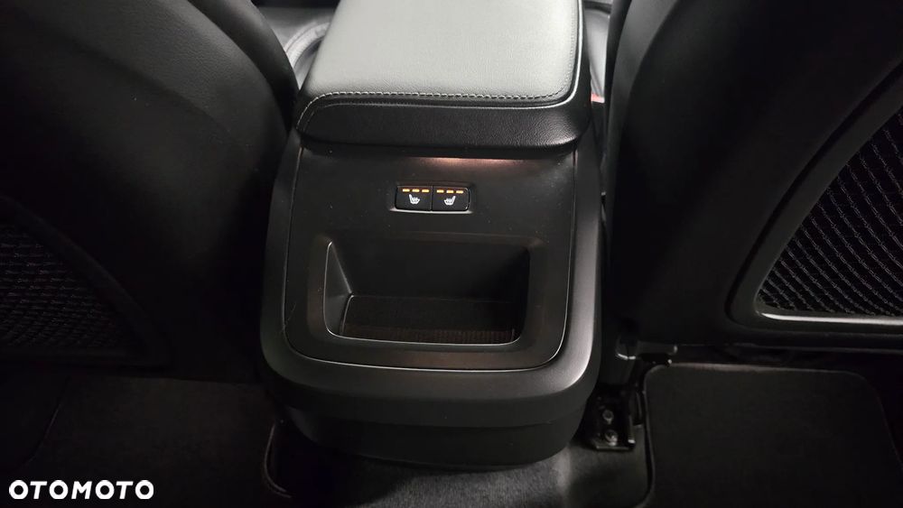 Volvo XC 60 B4 D AWD Plus Dark - 15