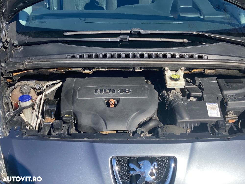 Peugeot 5008 HDI FAP 150 Family - 11