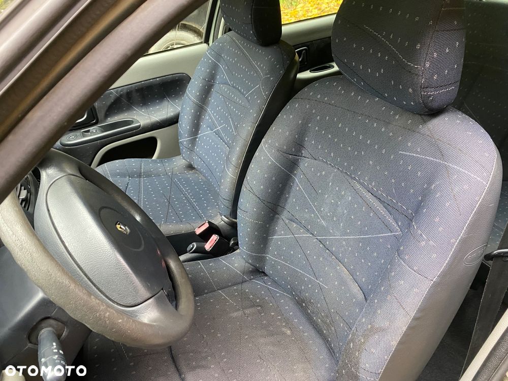 Renault Clio 1.2 16V Authentique - 18