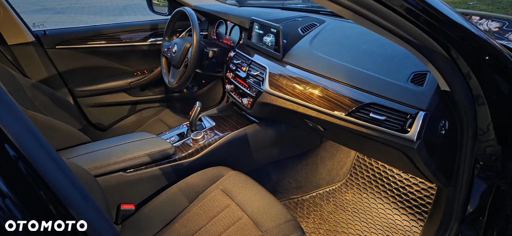 BMW Seria 5 518d - 14