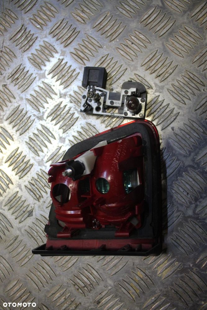 LAMPA KLAPY PRAWY TYŁ CITROEN C5 III X7 9687582980 - 5