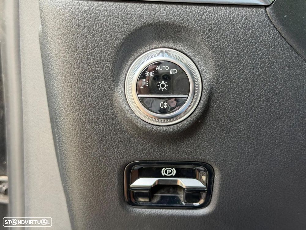 Mercedes-Benz C 300 e AMG Line - 26