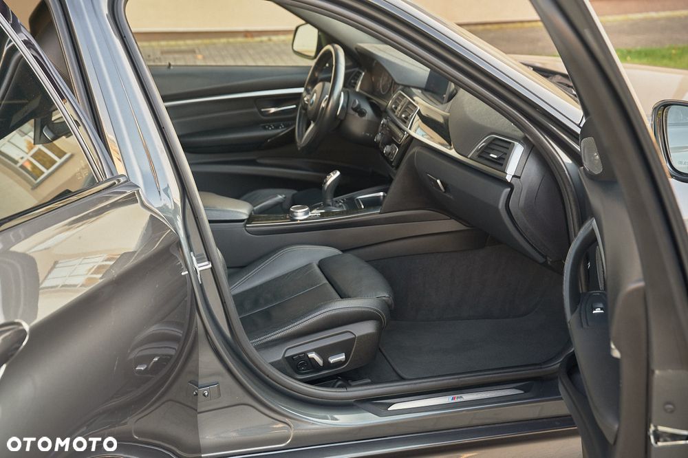 BMW Seria 3 340i xDrive Edition M Sport Shadow - 24