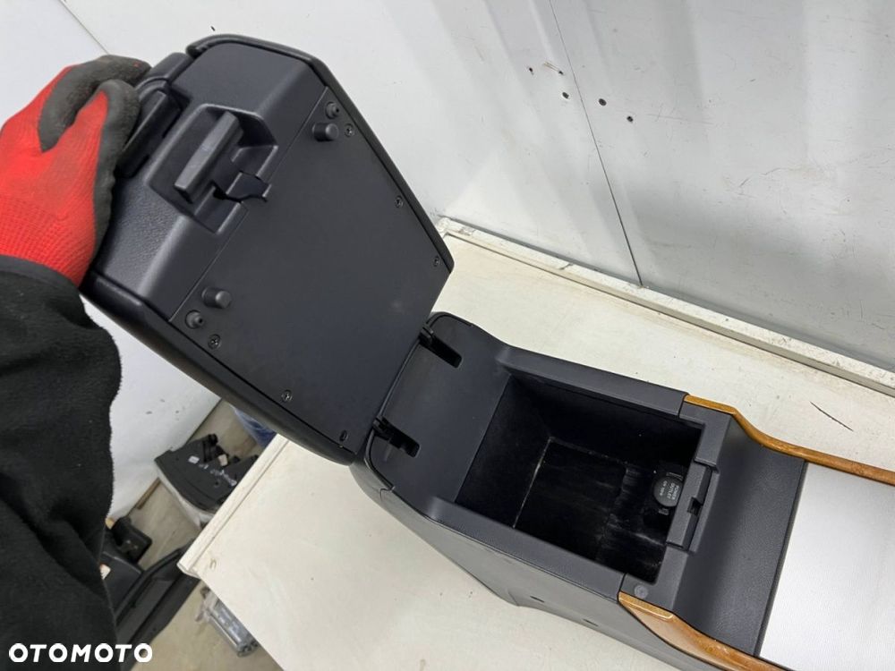 Tunel środkowy Hyundai Grandeur IV 05-11r. podłokietnik uchwyt na kubki - 8