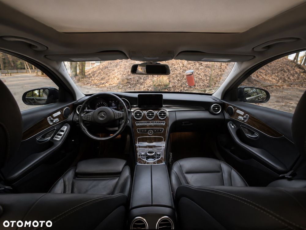 Mercedes-Benz Klasa C 300 9G-TRONIC - 8
