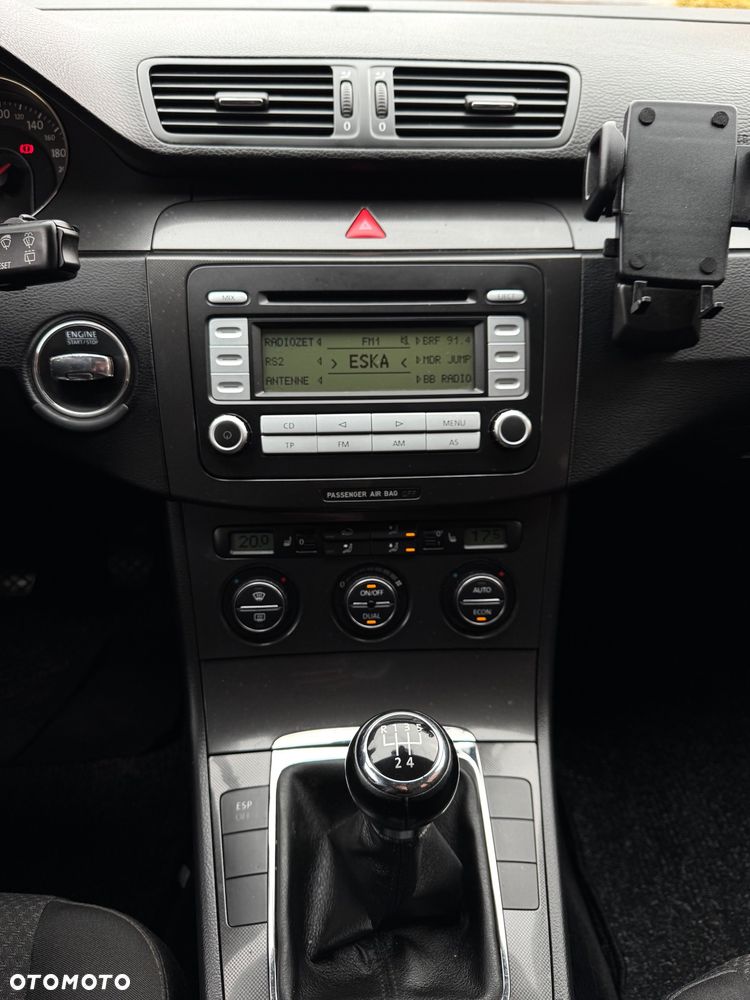Volkswagen Passat 1.9 TDI Comfortline - 22