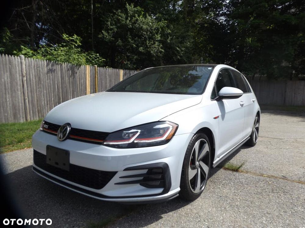Volkswagen Golf - 1