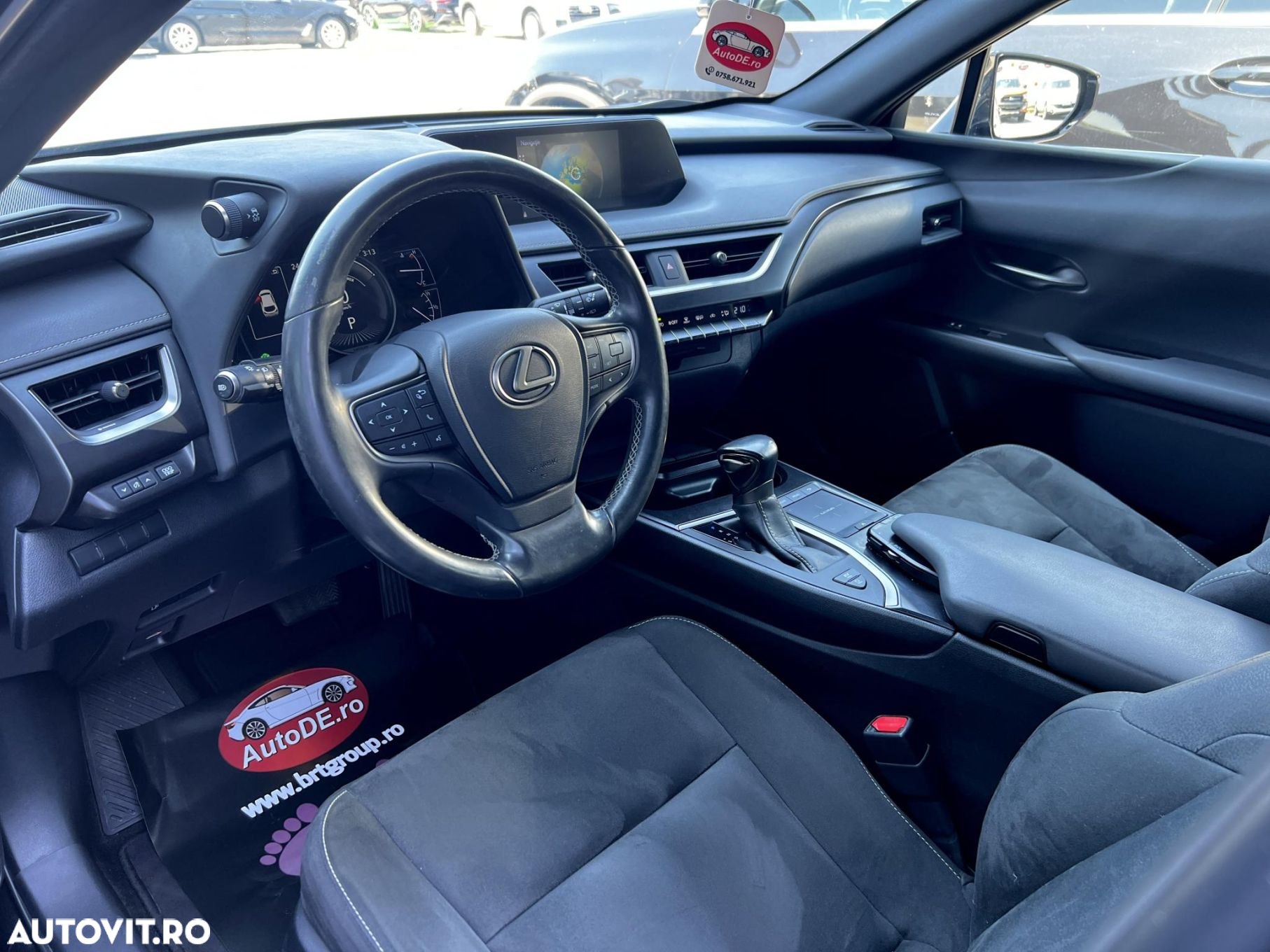 Lexus UX - 5