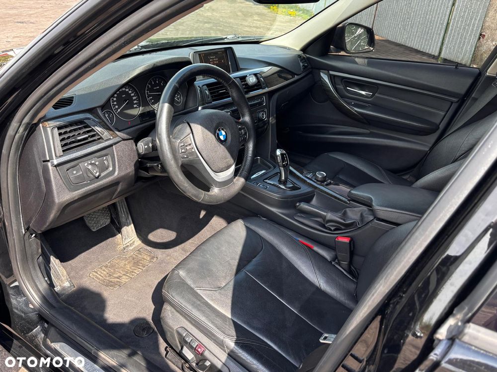 BMW Seria 3 320i xDrive Sport Line - 11
