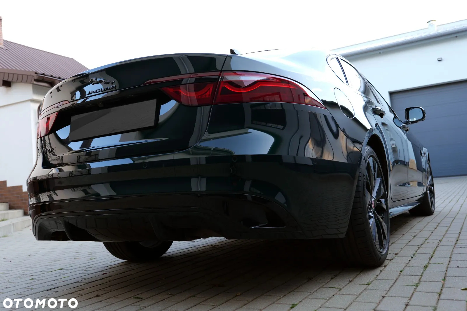 Jaguar XF 2.0 P250 R-Dynamic Black - 33