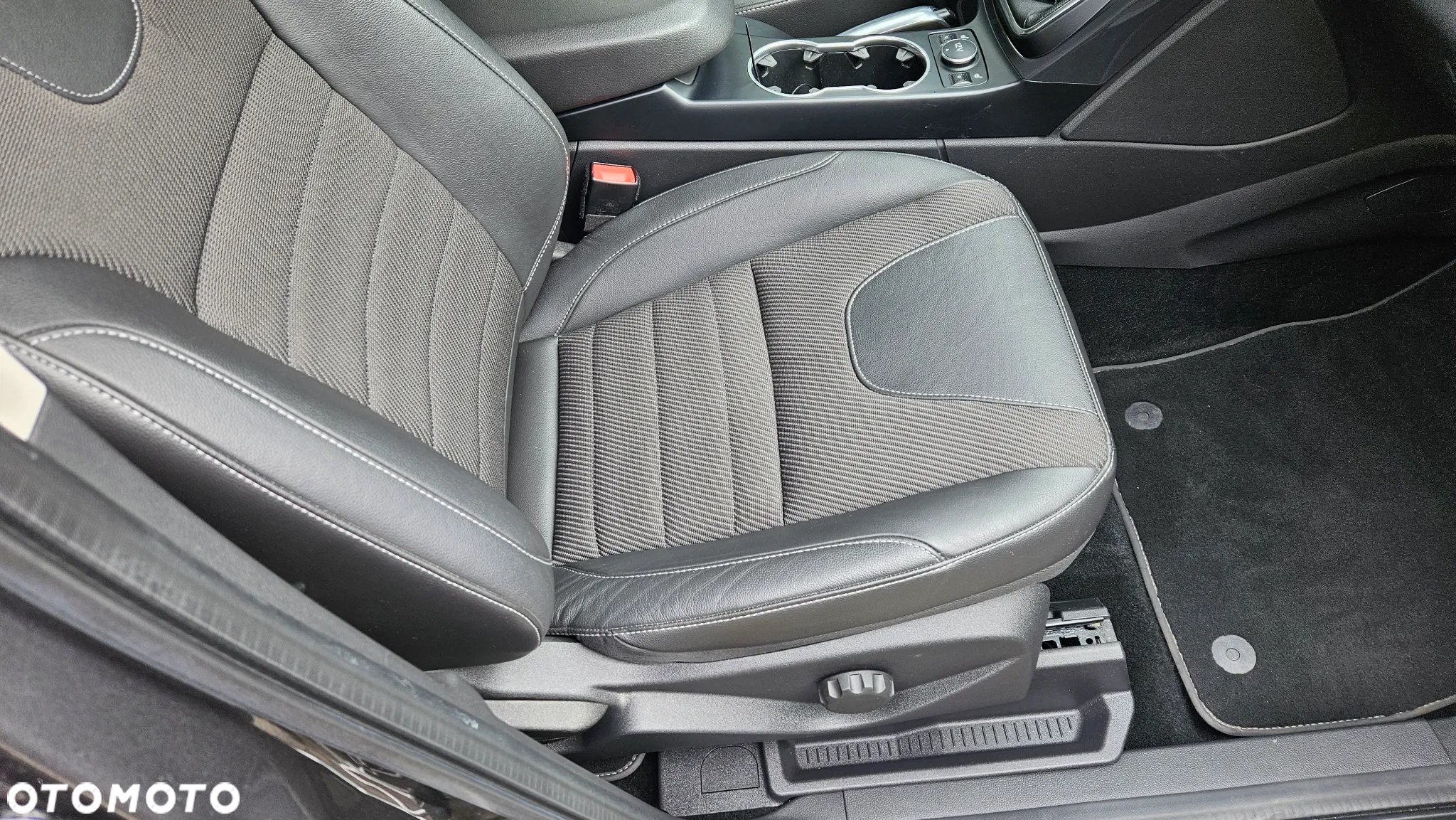 Ford Kuga 2.0 TDCi 2x4 Titanium - 20