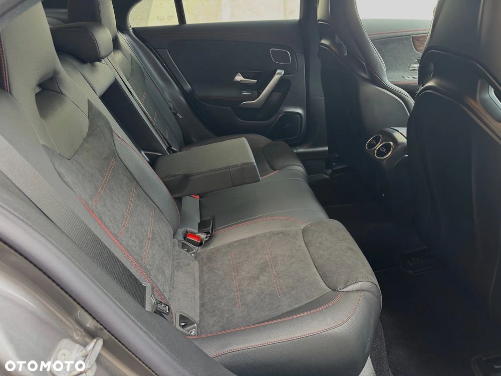 Mercedes-Benz CLA AMG 45 S 4-Matic+ 8G-DCT - 17