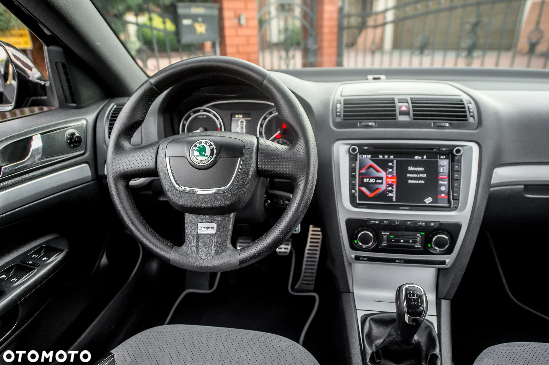 Skoda Octavia Combi 2.0 TSI RS - 25
