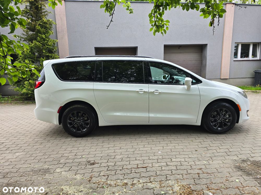 Chrysler Pacifica - 8