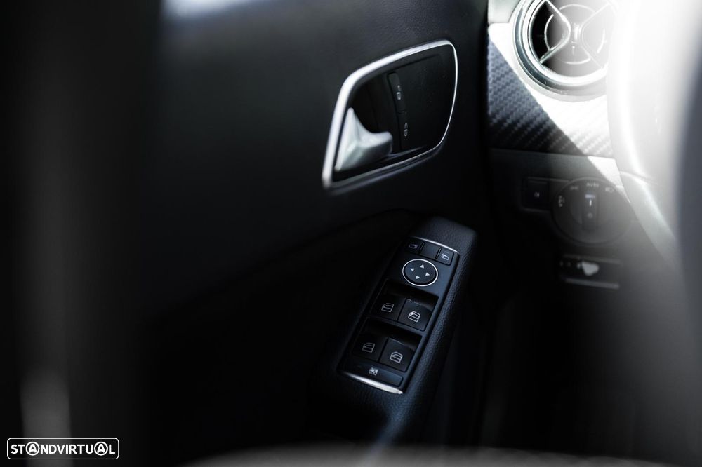 Mercedes-Benz GLA 180 CDI Urban - 18