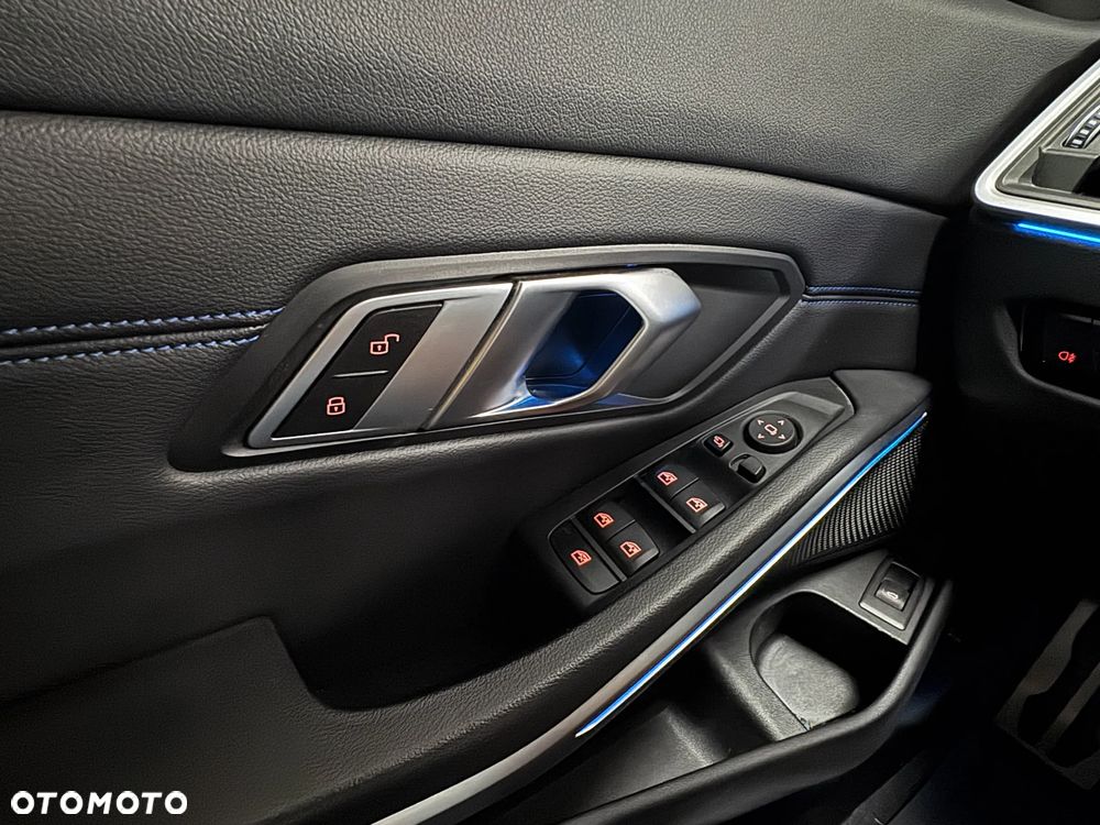 BMW Seria 3 320d xDrive M Sport Shadow - 29