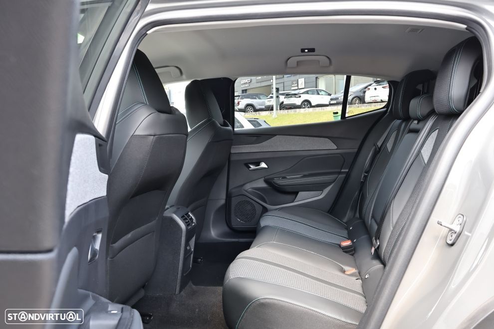 Peugeot 408 1.6 Hybrid Allure e-EAT8 - 18