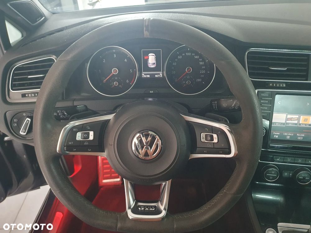 Volkswagen Golf - 10