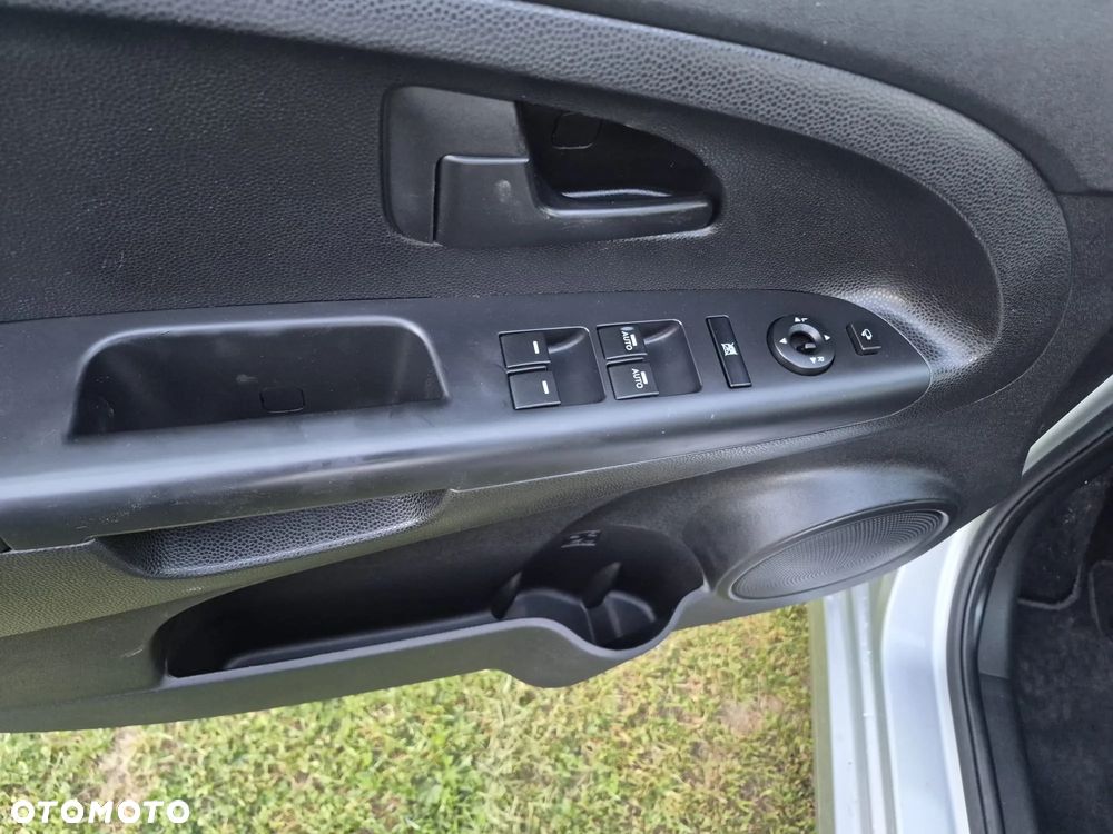 Kia Venga - 15