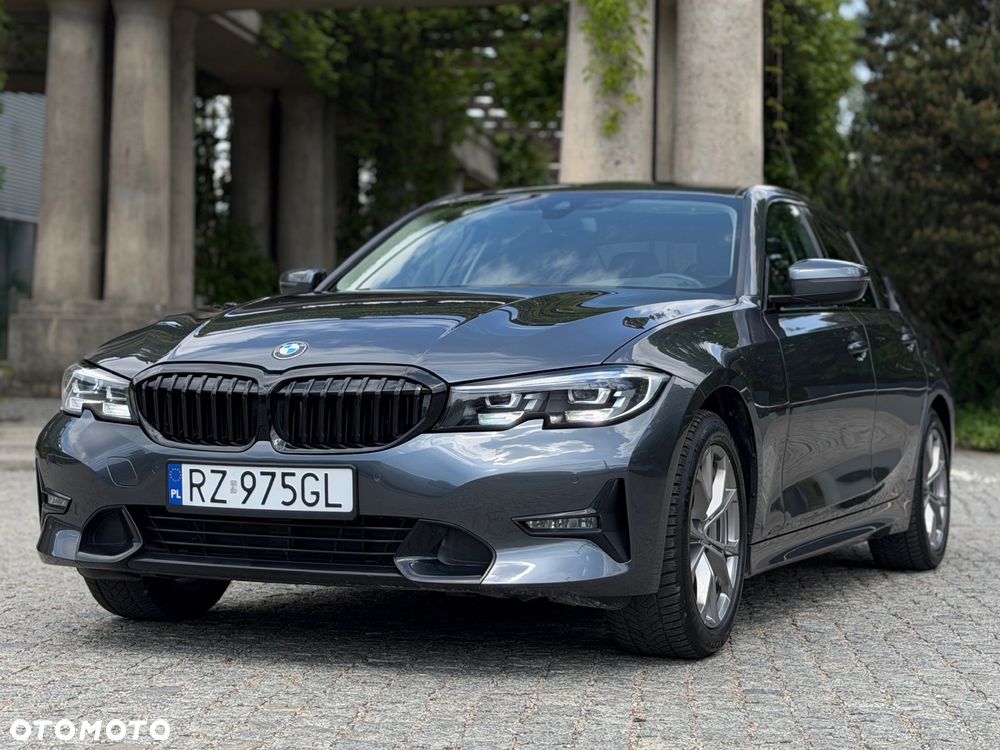 BMW Seria 3 330i Sport Line - 2