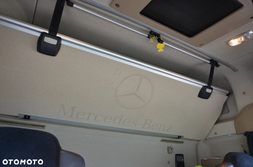 Mercedes-Benz ACTROS MP4 - 26