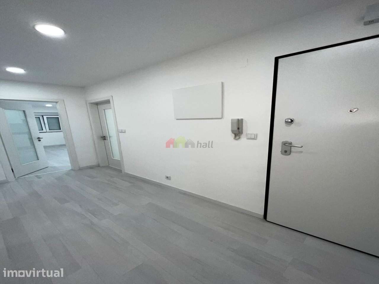 Apartamento T2 totalmente remodelado com 2 varandas - Grande imagem: 2/7