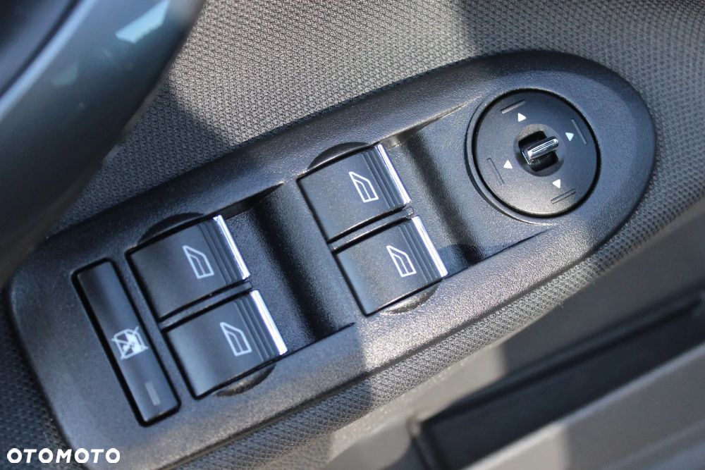 Ford Kuga 2.0 TDCi 2x4 Titanium - 36