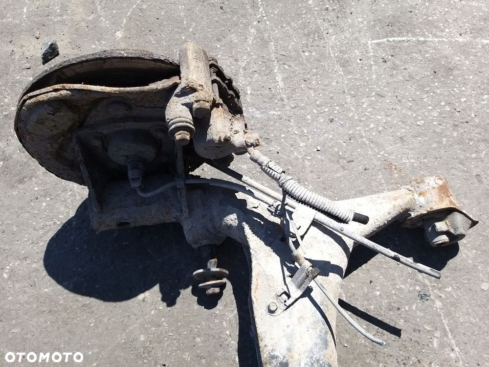 Belka tylna Toyota Corolla Verso I 2001-2004 - 4