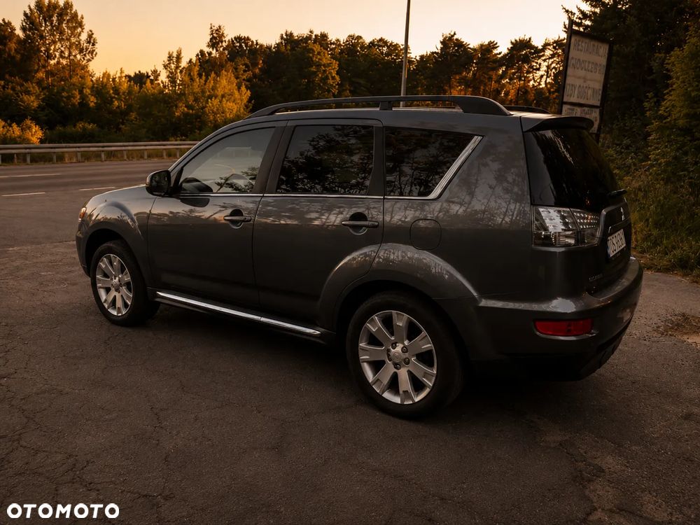 Mitsubishi Outlander - 10