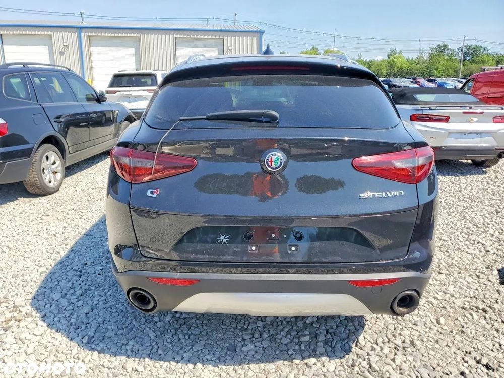 Alfa Romeo Stelvio 2.0 Turbo 16V AT8-Q4 Ti - 6