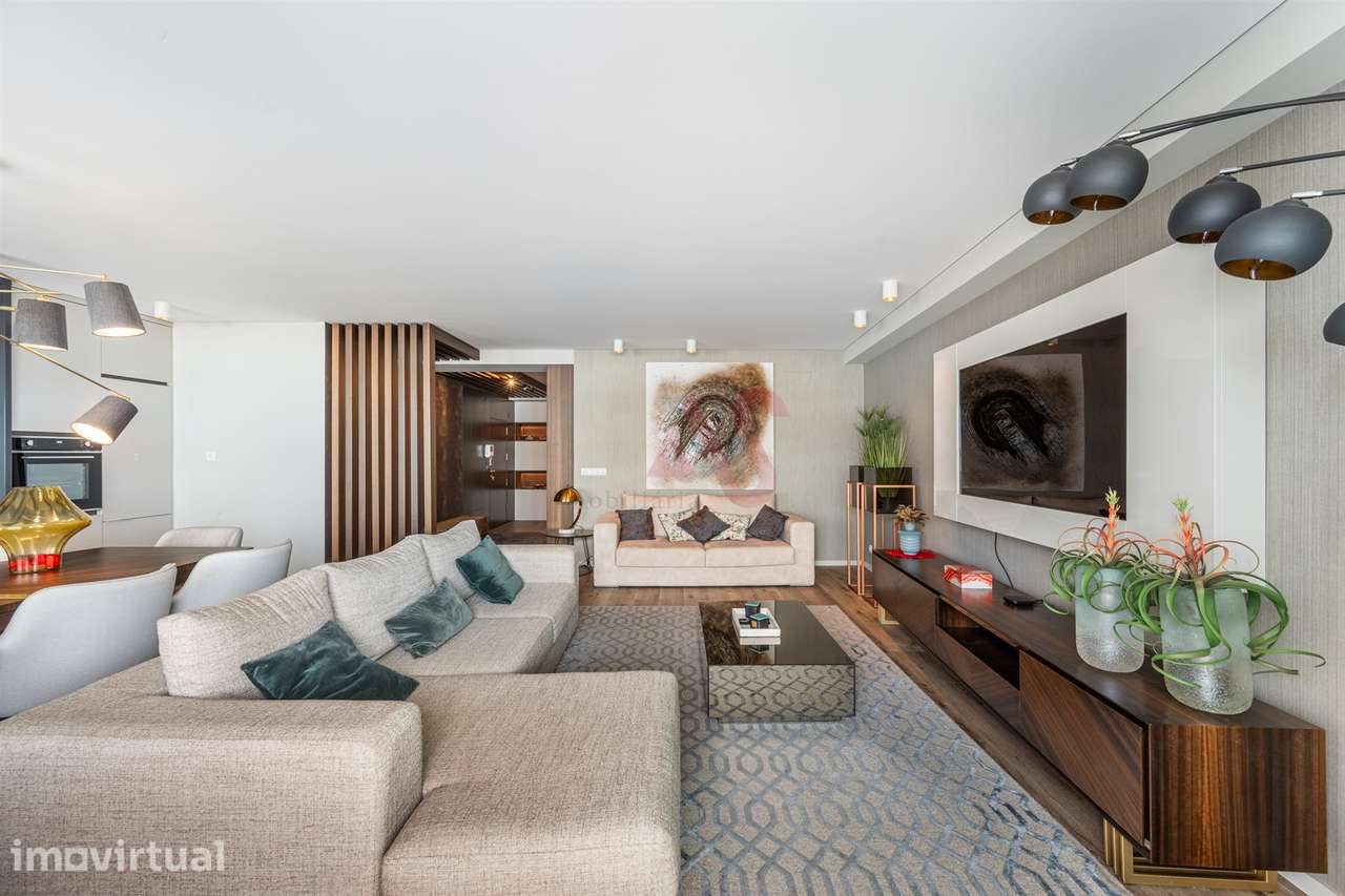 Apartamento T4 na 1ª Linha de Mar – Centro da Póvoa de Varzim com uma - Grande imagem: 2/27
