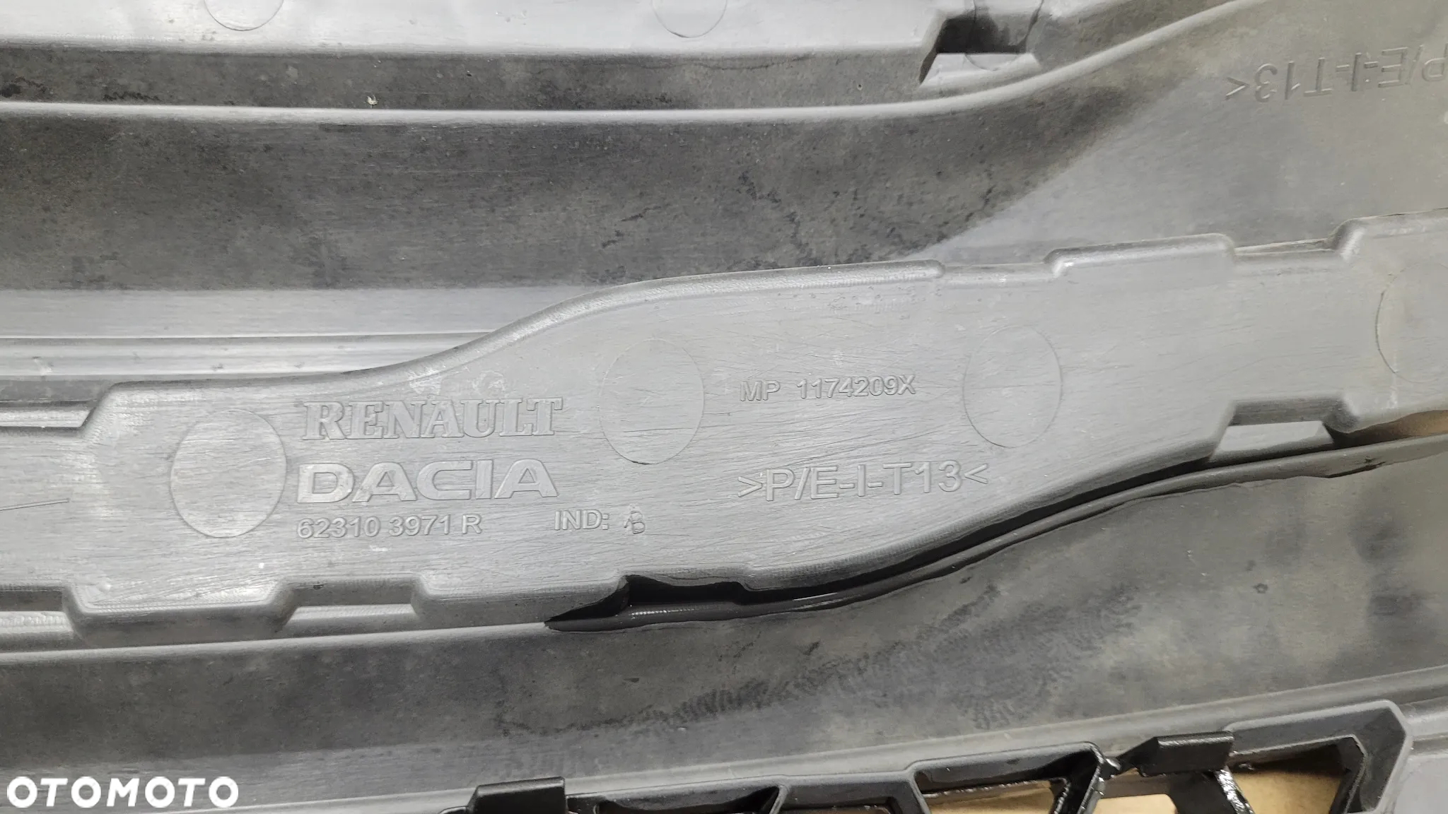 ATRAPA GRILL ZNACZEK PRZÓD 623103971R DACIA SANDERO II LOGAN - 3