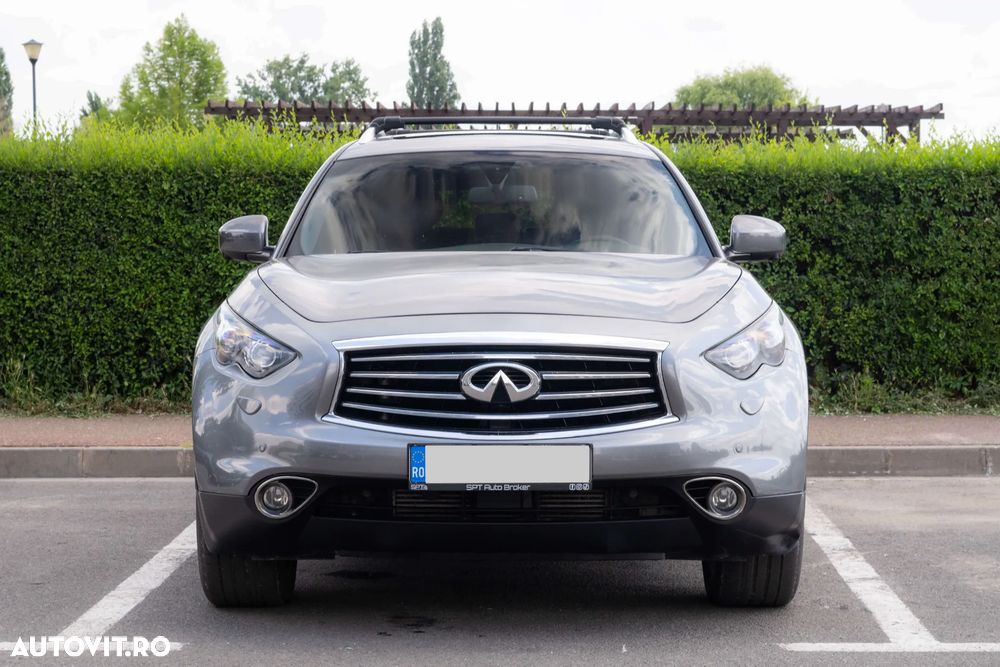 Infiniti Q70 - 2