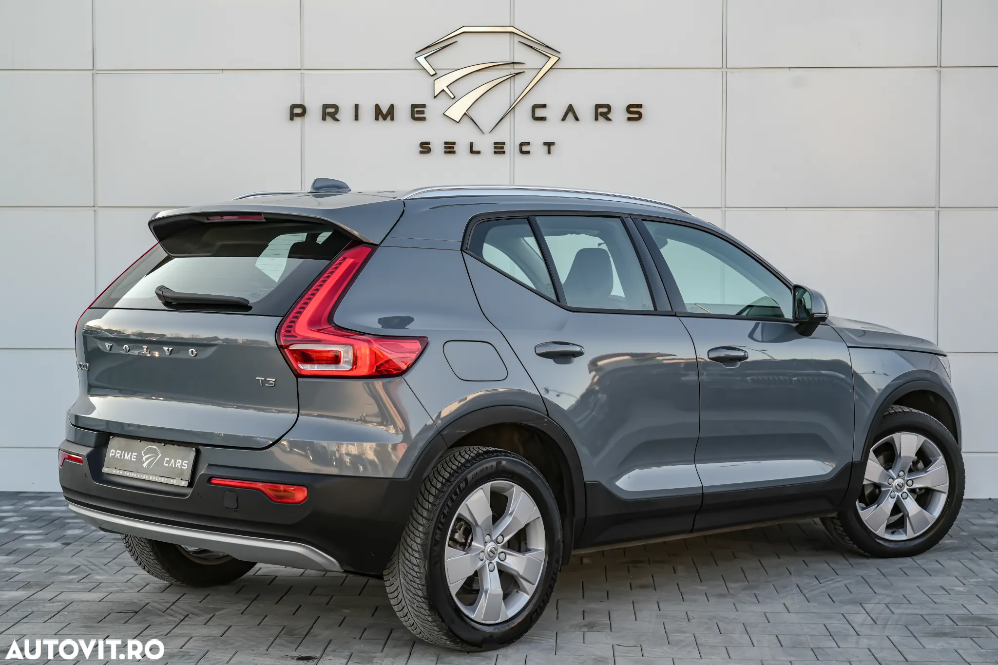 Volvo XC 40 T3 AT8 Momentum Pro - 4