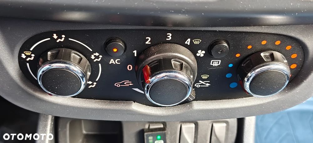 Dacia Duster 1.6 Ambiance Euro5 - 32