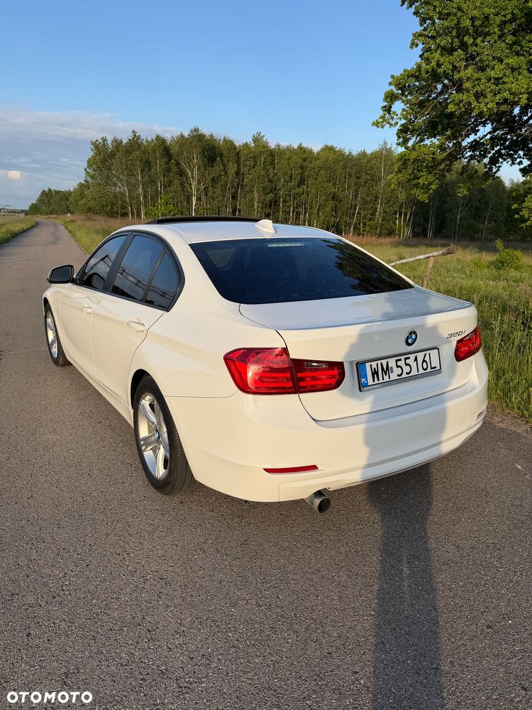 BMW Seria 3 320i - 3