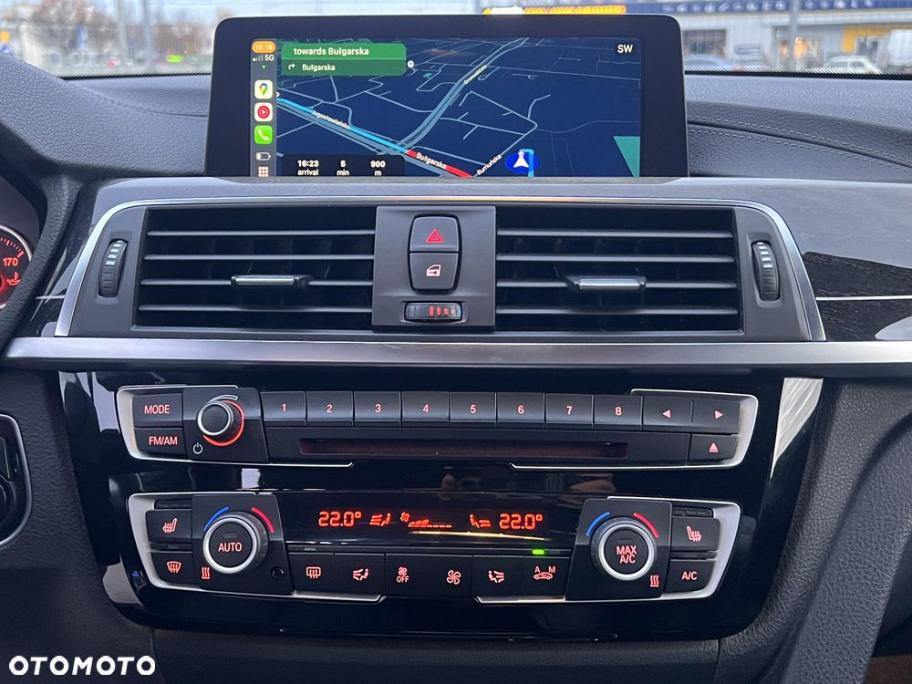 BMW Seria 3 330i xDrive - 16