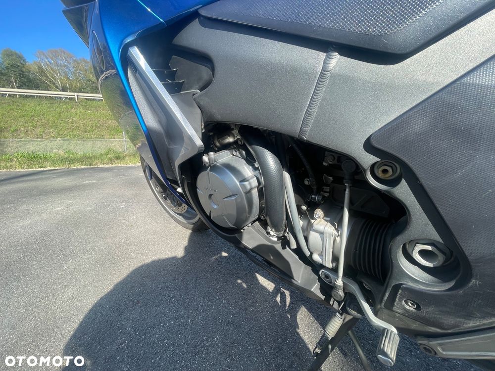 Honda VFR - 12