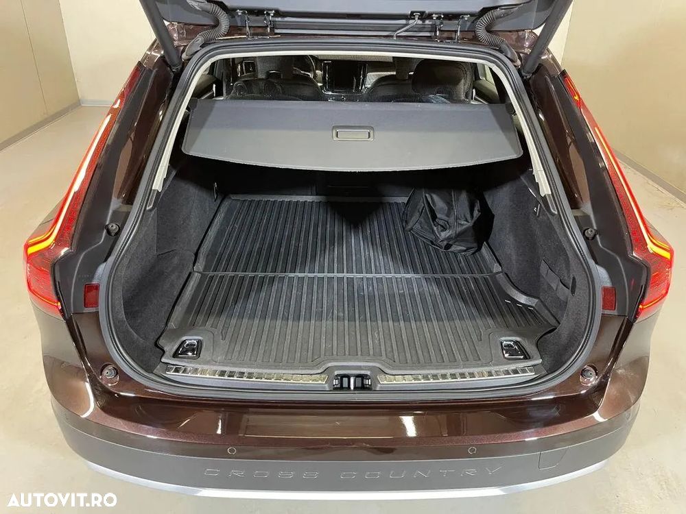 Volvo V90 V90CC B4 MHEV AT AWD Core - 12