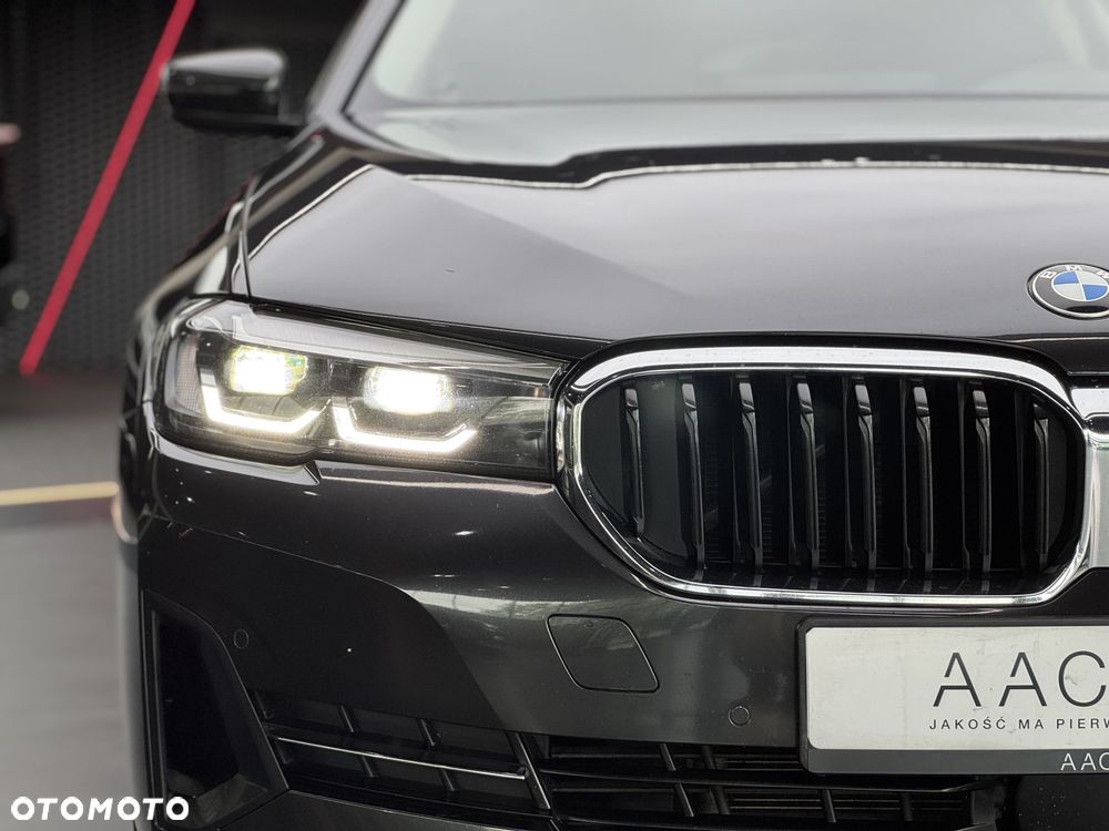 BMW Seria 5 520i mHEV - 40