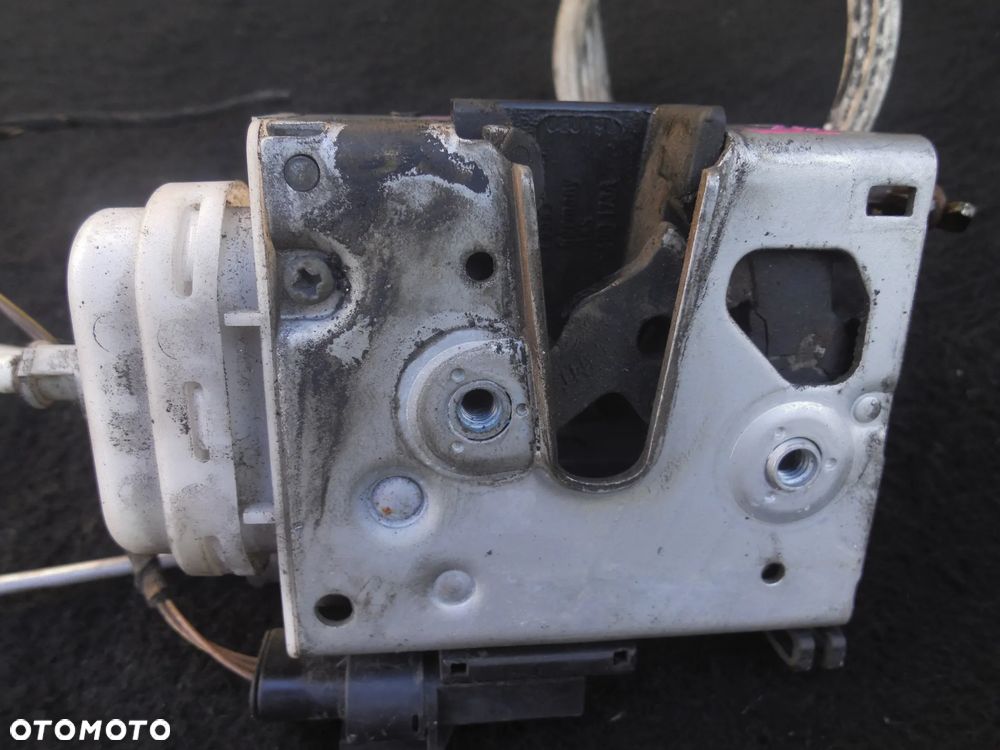 AUDI A4 B5 ZAMEK DRZWI LEWY PRZÓD 8D1837015F ORYGINAŁ POSIADAM 2 SZT - 2