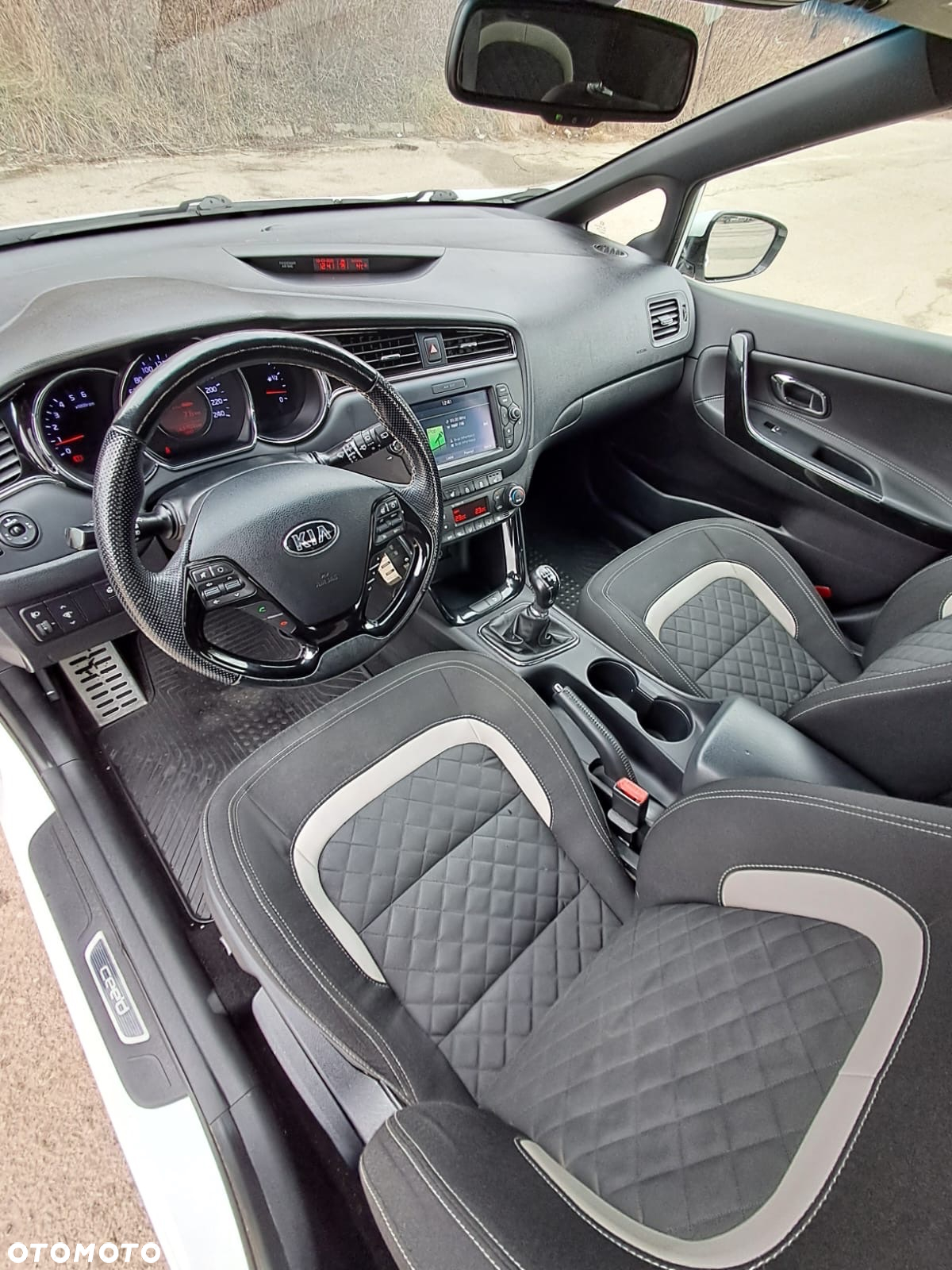 Kia Ceed 1.6 CRDi 136 ISG GT Line - 16
