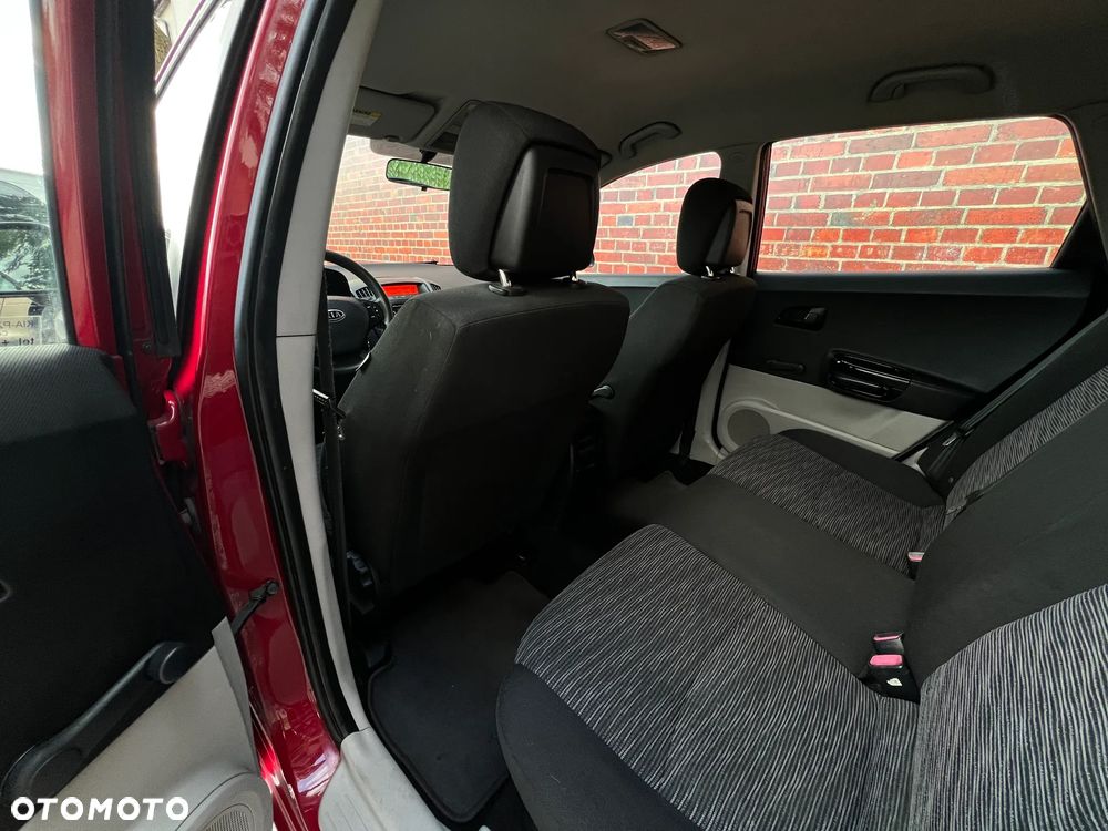 Kia Ceed - 11