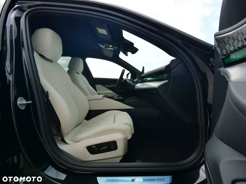 BMW Seria 5 520d xDrive mHEV M Sport - 39