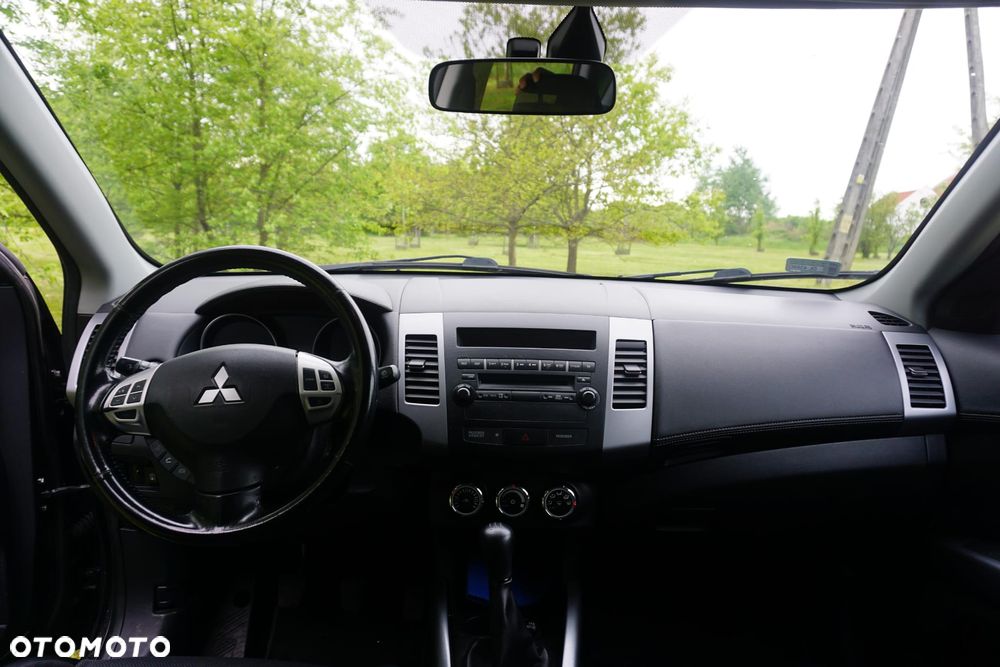 Mitsubishi Outlander 2.0 Intense 2WD - 11