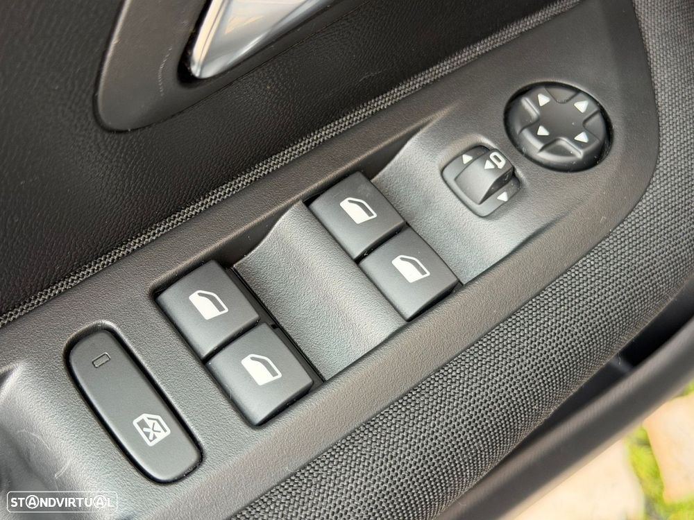 Peugeot 208 1.2 PureTech Active Pack - 26