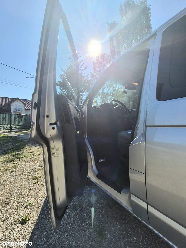 Volkswagen Caravelle - 26